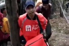 Viral! Pengantar Paket...