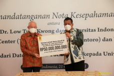UI Dapat Donasi Beasiswa...