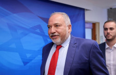 Israel: Konfrontasi...