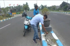 Pencuri Gasak Ratusan...