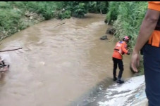 Terpeleset saat Bermain,...