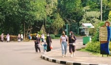 Pembukaan Ragunan Disambut...