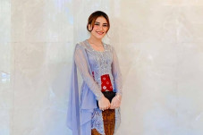 8 Artis Indonesia Masuk...
