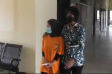 Ibu Muda Cantik Tipu...