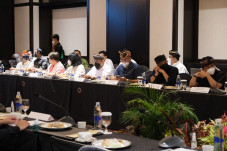 DPR : BUMN Holding Pariwisata...