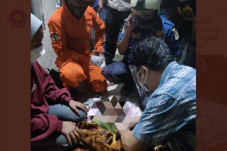 Ini Identitas 2 Orang...