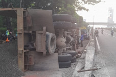 Ini Penyebab Dump Truck...