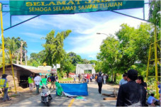 Jembatan Miring Retak...