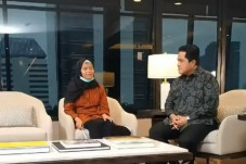 Erick Thohir Mewek,...