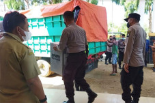 TNI-Polri Kawal Pendistribusian...