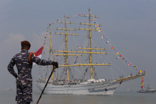 KRI Bima Suci Tiba di...