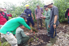 Memilukan, Ibu di Riau...