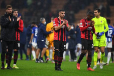 Milan Ditahan Porto...