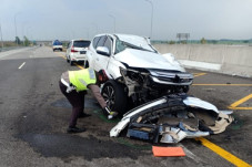 Kecepatan Mobil Vanessa...