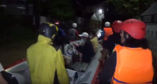 Dini Hari, Banjir Bandang...