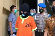 Rela Live Sex demi Kejar...