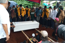 Rintik Hujan Iringi...