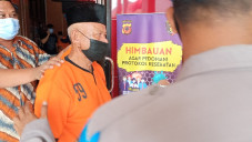 Mirip Kakek Sugiono,...