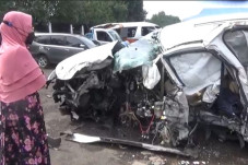 Mobil Vanesa Angel yang...