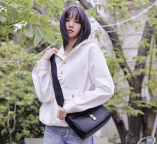 Rekomendasi OOTD menurut...