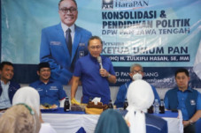 Zulkifli Hasan Ajak...