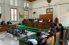 Uang Ferry Dialihkan...