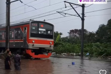 Banjir di Perlintasan...