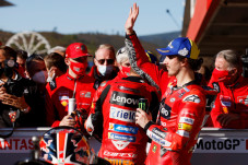 MotoGP: Minta Hadiah...