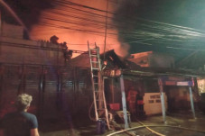 Api Lahap Rumah Warga...