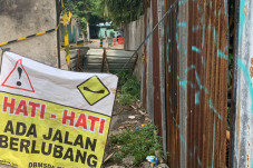 Jalan Penghubung Ambles,...