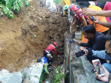 Gali Saluran Drainase,...