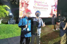 2 Mahasiswa UIN Jakarta...