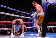 Caleb Plant Dilarikan...