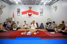 Wali Kota Eri Cangkrukan...