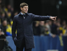 Liga Inggris: Aston...