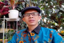 Jokowi Bebaskan Menteri...
