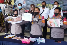 Pencuri Besi Proyek...