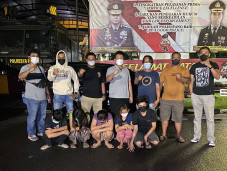 5 Bandit Cantik di Padang...