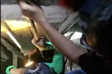 9 Orang Penambang Emas...