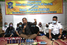Cangkrukan di Balai...