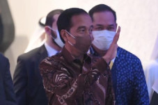 Presiden Jokowi Penuhi...