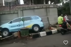 Tabrak Rambu Jalan Kedutaan...