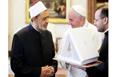 Sheikh Al Azhar Tolak...