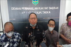 Proyek Bangunan Gerai...
