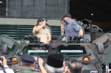 Prabowo Pamerkan Tank...