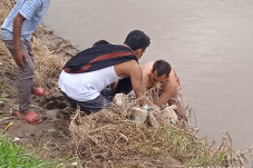 Pemancing Temukan Mayat...