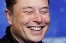 Elon Musk Akhirnya Jual...