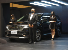Edan, KIA Grand Carnival...