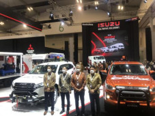 Isuzu Luncurkan Traga...