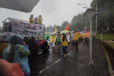 Diguyur Hujan Deras,...